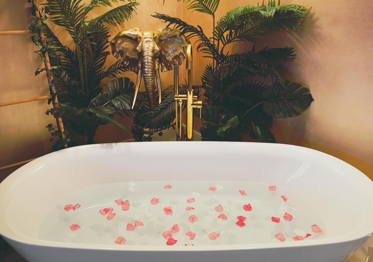 Jungle Suite --- Vasca In Camera Турин Екстер'єр фото